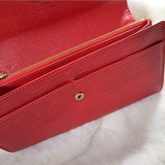 Louis Vuitton Porte-Monnaie EPI Tresor Wallet - Picture 8 of 15